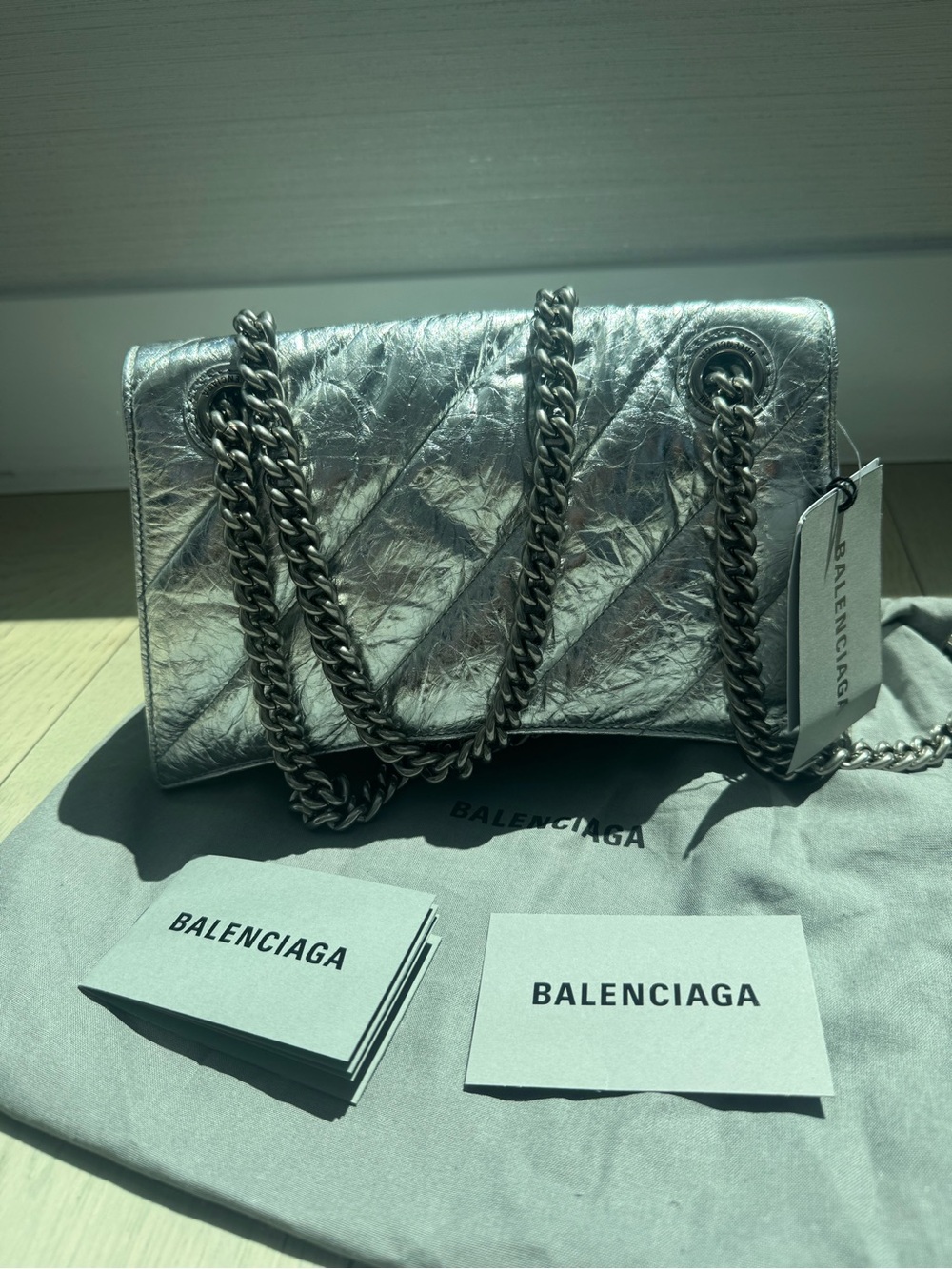Balenciaga
Small Crush Quilted
Silver Leather Shoulder Bag - Picture 4 of 16